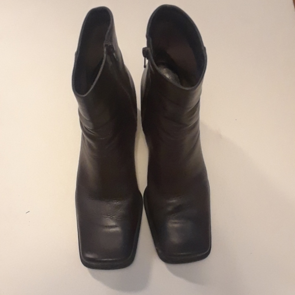 Nine West Ankle High Brown Faux leather boots